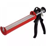 Pistol pentru aplicare din tuburi tip schelet, cu ghidaj dublu pentru mase dense